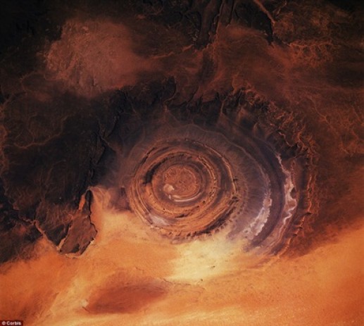 Quần thể Richat thuộc sa mạc Mauritanian, Columbia. 