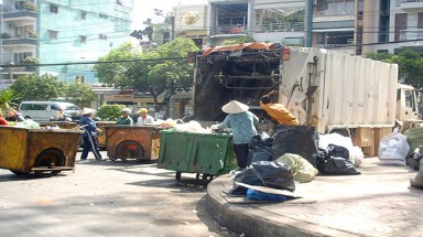  Quận 5, TP. HCM: Tập kết rác ở công viên