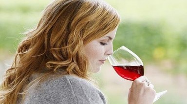 Rượu vang đỏ chống ung thư vú ở phụ nữ