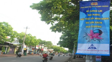  Biểu ngữ, băng rôn môi trường: Nhiều mà ít!