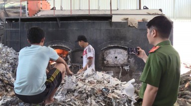  Bình Dương: Bắt quả tang công ty đốt lò bằng rác thải, “bức tử” môi trường
