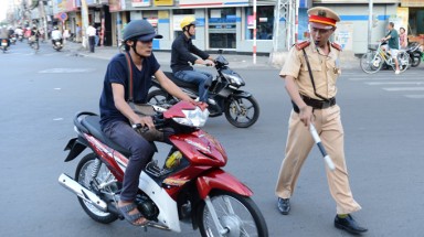  TP.HCM: chỉ CSGT đeo “thẻ xanh” mới được dừng xe
