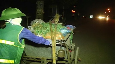   Khổ mấy cũng không bỏ nghề quét rác