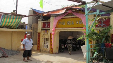     Tan hoang Miếu Nổi