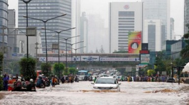 Indonesia: Nước lũ "nhấn chìm" thủ đô đe dọa dinh tổng thống