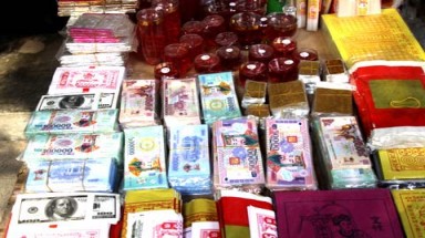   Mua quan tài, tặng... phiếu giảm giá lần sau?