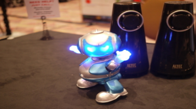  Robot 'lồi rốn' Việt Nam làm nóng CES 2012
