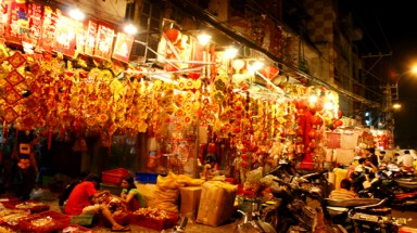  Phố người Hoa ở Sài Gòn đỏ rực hàng đón Tết