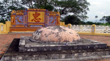     Cảm thương quan Hậu thủ thiềng ba năm