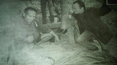  Kỳ lạ ”người rừng” nhường gạo cho muông thú
