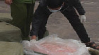  Bắt nửa tấn thịt thối không rõ nguồn gốc sắp tuồn vào TP.HCM