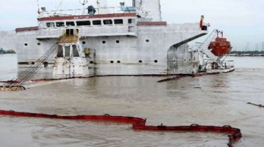   Ban hành quy chế hoạt động ứng phó sự cố tràn dầu