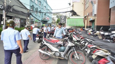 TPHCM: Ông Đoàn Ngọc Hải đình chỉ 48 bãi xe “vàng” ở quận 1