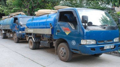 Đồng Nai: Bắt quả tang hai xe bồn chở chất thải đi đổ bậy