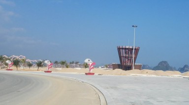  Công ty CP Đầu tư xây dựng Phương Đông lợi dụng chính quyền lo dập dịch Covid-19, đổ đất lấn trái phép ra biển