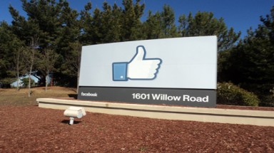 Facebook không ngừng hoạt động như tin đồn 