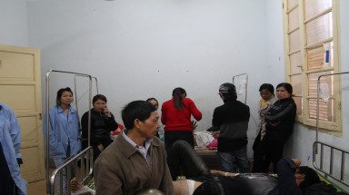  Xe đâm vào núi 4 người chết hàng chục người bị thương 
