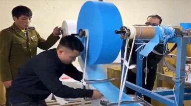  Dùng giấy vệ sinh sản xuất khẩu trang y tế giả