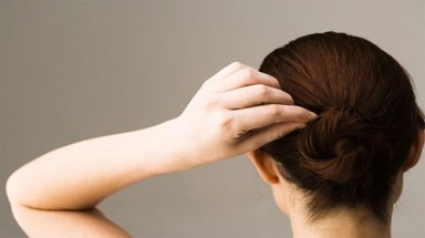    Tóc bạc trước tuổi do đâu?