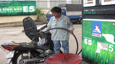 Vẫn tiếp tục bán xăng sinh học E5 