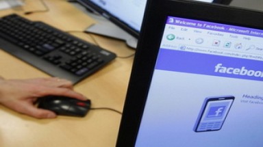  Phát hiện chồng có hai vợ nhờ... Facebook