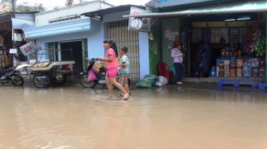 Nha Trang ngập nước giữa mùa nắng