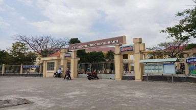 Vụ cô giáo quỳ gối: Hiệu trưởng xin nhận khuyết điểm