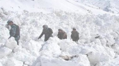 Lở tuyết kinh hoàng ở miền đông Afghanistan, 45 người chết