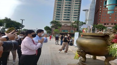 Không chỉ chuyện chiếc lư hương 