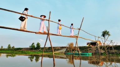   Cuối tuần Bắc bộ có mưa rào và dông, Nam bộ nắng mạnh có nơi 36 độ C 