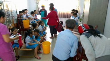  Hàng chục trẻ nhập viện sau khi uống sữa