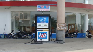  Tăng giá xăng: Bộ nào quyết định?