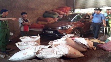  Nhuộm cà phê bằng lõi pin: Độc ác và phi nhân tính!