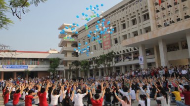 Sinh viên Đại học Vinh hưởng ứng ngày Trái đất