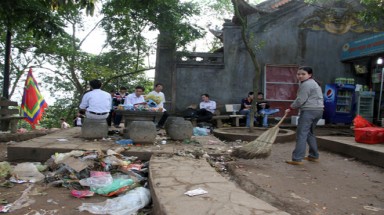  "Đặc sản" rác thải lại xuất hiện ở Đền Hùng