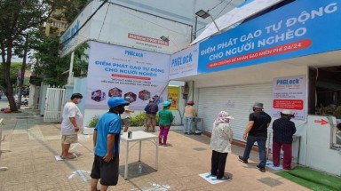  Từ cây ”ATM’ gạo, nghĩ về lòng nhân
