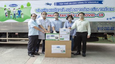  Nhân viên Vinamilk “góp bước đi” để gây quỹ giúp gần 6.000 trẻ em khó khăn phòng ngừa COVID-19