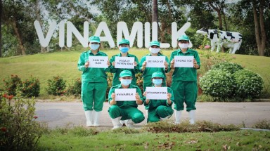  Vinamilk ủng hộ gần 15 tỷ đồng cho các đơn vị tuyến đầu đang trực tiếp chống dịch COVID-19