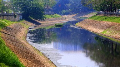 "Lấy nước sông Hồng làm sạch sông Tô Lịch không khả thi"