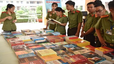  Khai mạc Hội sách Tri thức Kết nối yêu thương