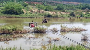 Kon Tum: Người dân liều mình đu dây qua sông Pô Kô