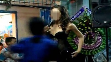  Cha mẹ sống không phụng dưỡng, chết tổ chức đám rình rang làm gì?
