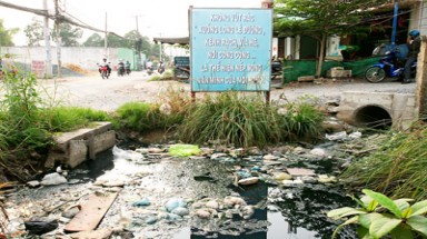  Khốn khổ bên dòng kênh "đen"