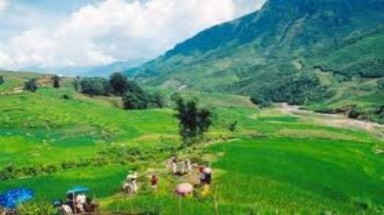 Lào Cai: Người dân lên Sa Pa tránh nắng và tham dự lễ hội