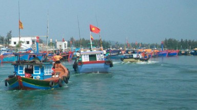  57 tàu cá đầu tiên nhận thiết bị kết nối vệ tinh