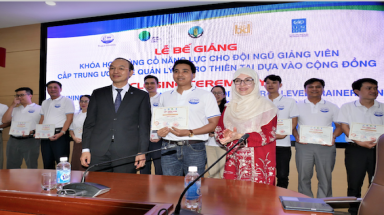  Bế giảng Khóa đào tạo Nâng cao năng lực cho đội ngũ Giảng viên cấp Trung ương về Quản lý rủi ro Thiên tai dựa vào cộng đồng