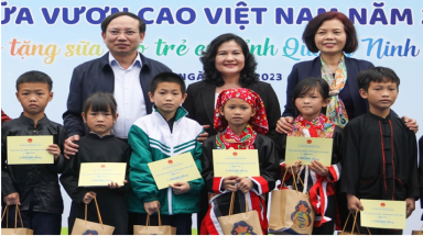 Vinamilk và Quỹ sữa Vươn cao Việt Nam khởi động năm thứ 16 tại Quảng Ninh