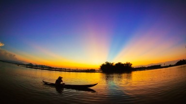 Việt Nam đẹp tuyệt mỹ trên báo Nga