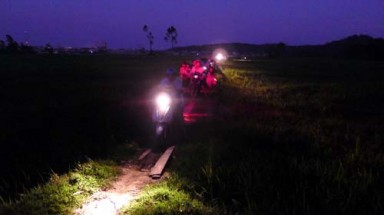 "Lội ruộng" về Sầm Sơn tắm biển 