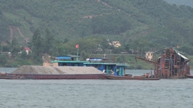  Người dân tiếp tục kiến nghị về tình trạng khai thác cát trên hạ lưu hồ Hòa Bình 